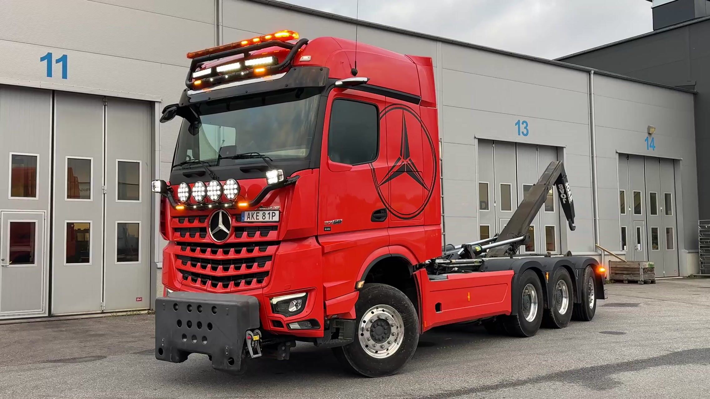 Tridemväxlare Mercedes-Benz Arocs -2023 | JOAB 24 ton | Plogutrustad