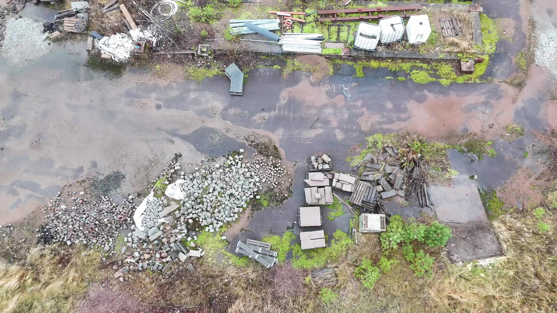 Stort parti marksten, natursten, gatusten & råmaterial till gravstenar