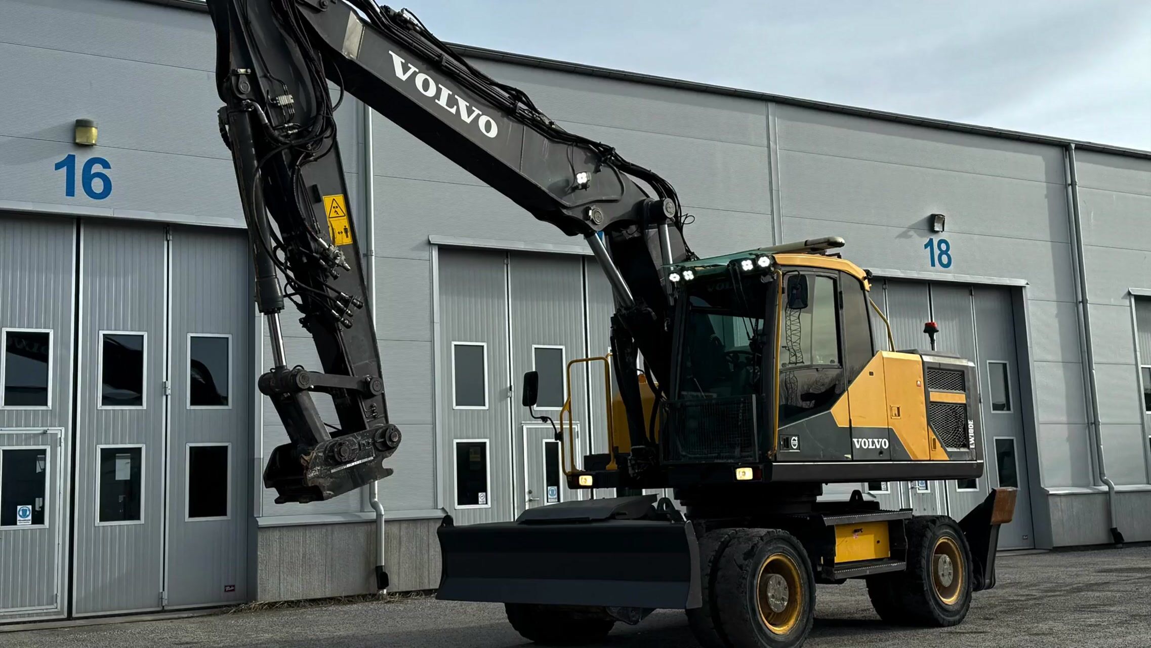 Materialhanterare Volvo EW180E -2015