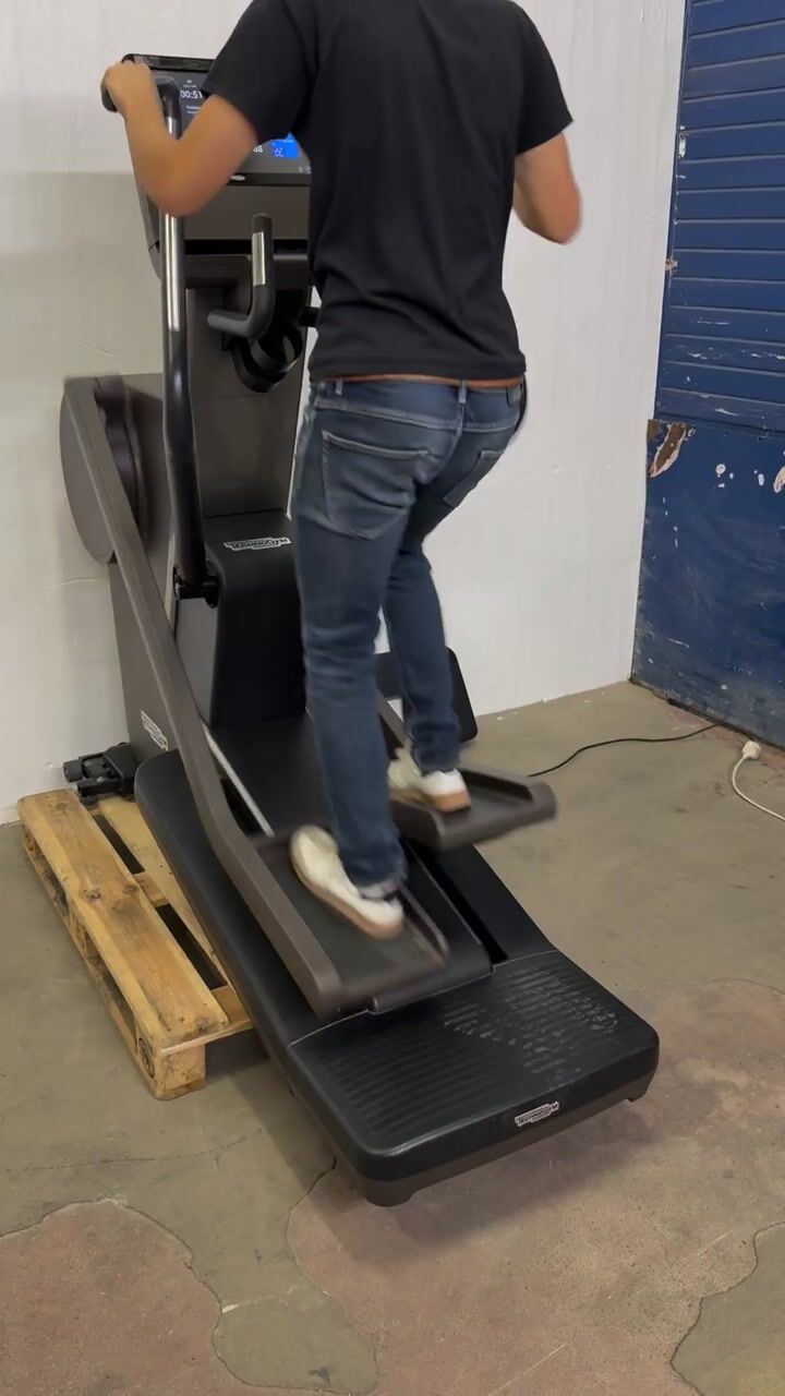 Technogym Vario cross trainer, touchscreen