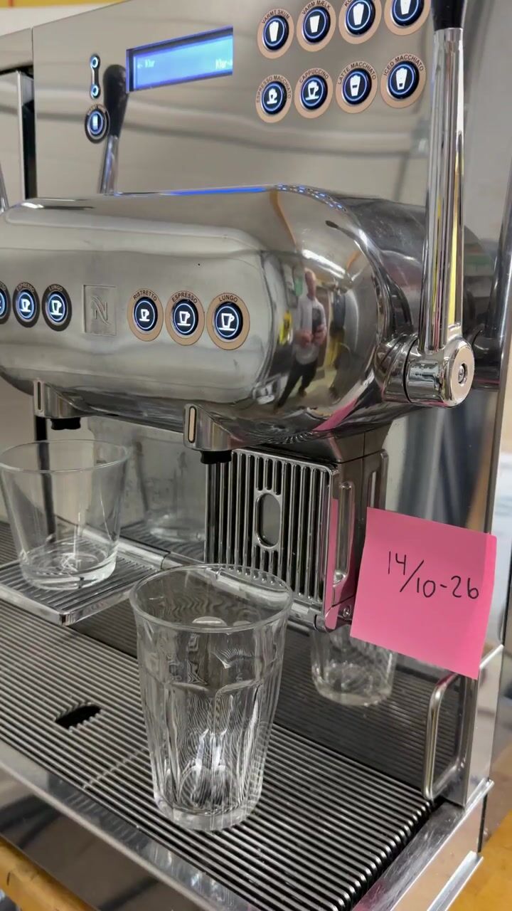 Coffee Machine / Espresso Machine Nespresso Aguila 420 Pro