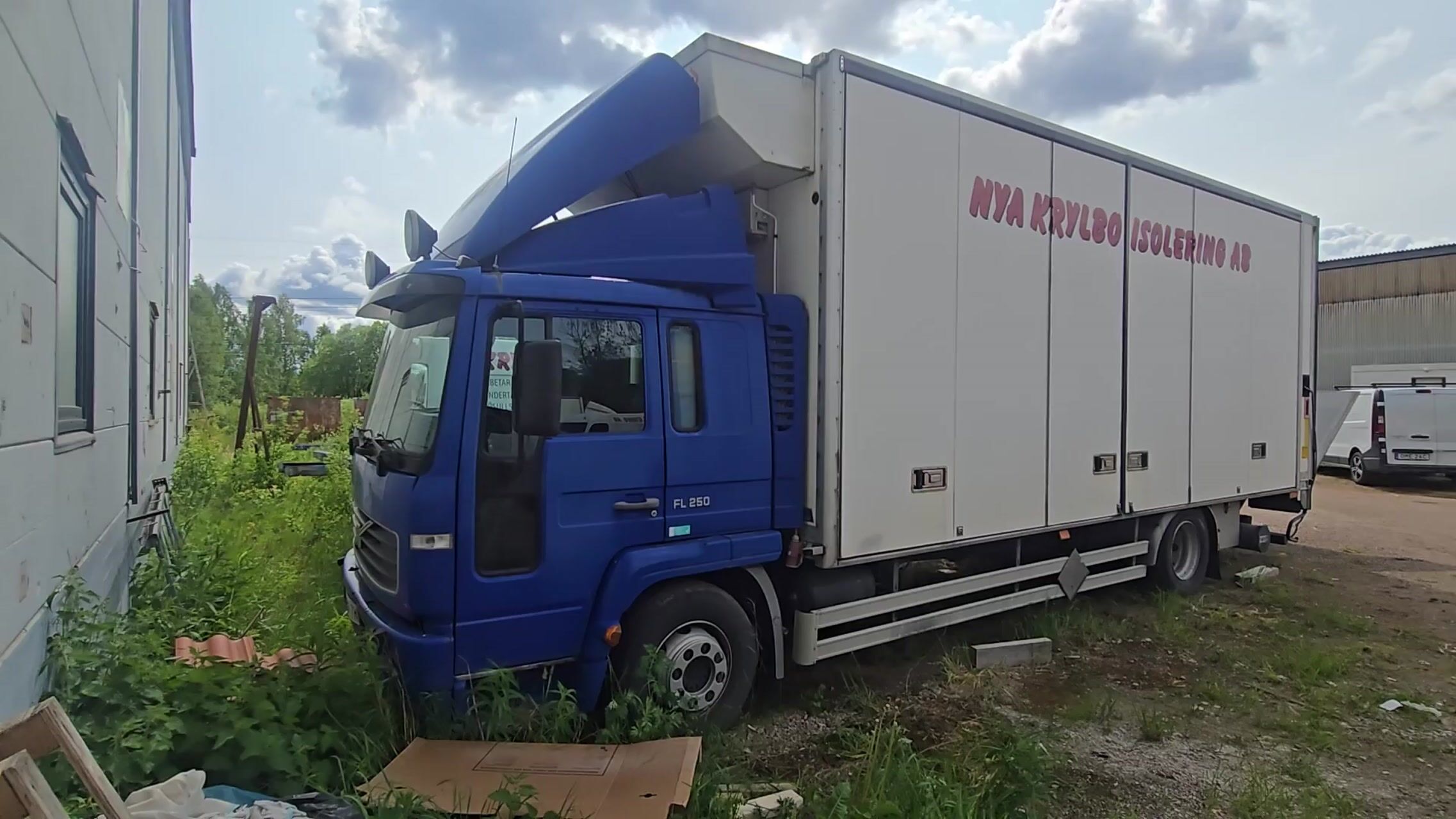 Lastbil | VOLVO FL615 H 4X2 | 2002 | DIESEL | Reparationsobjekt
