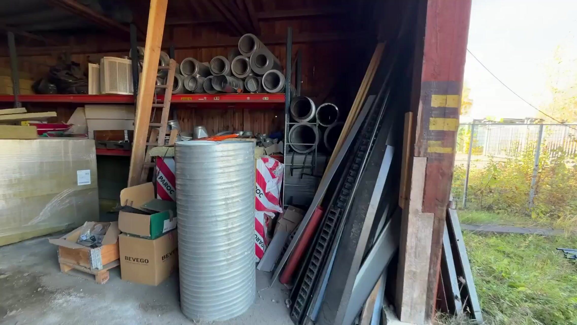 Stort parti material för vattenavrinning och ventilation