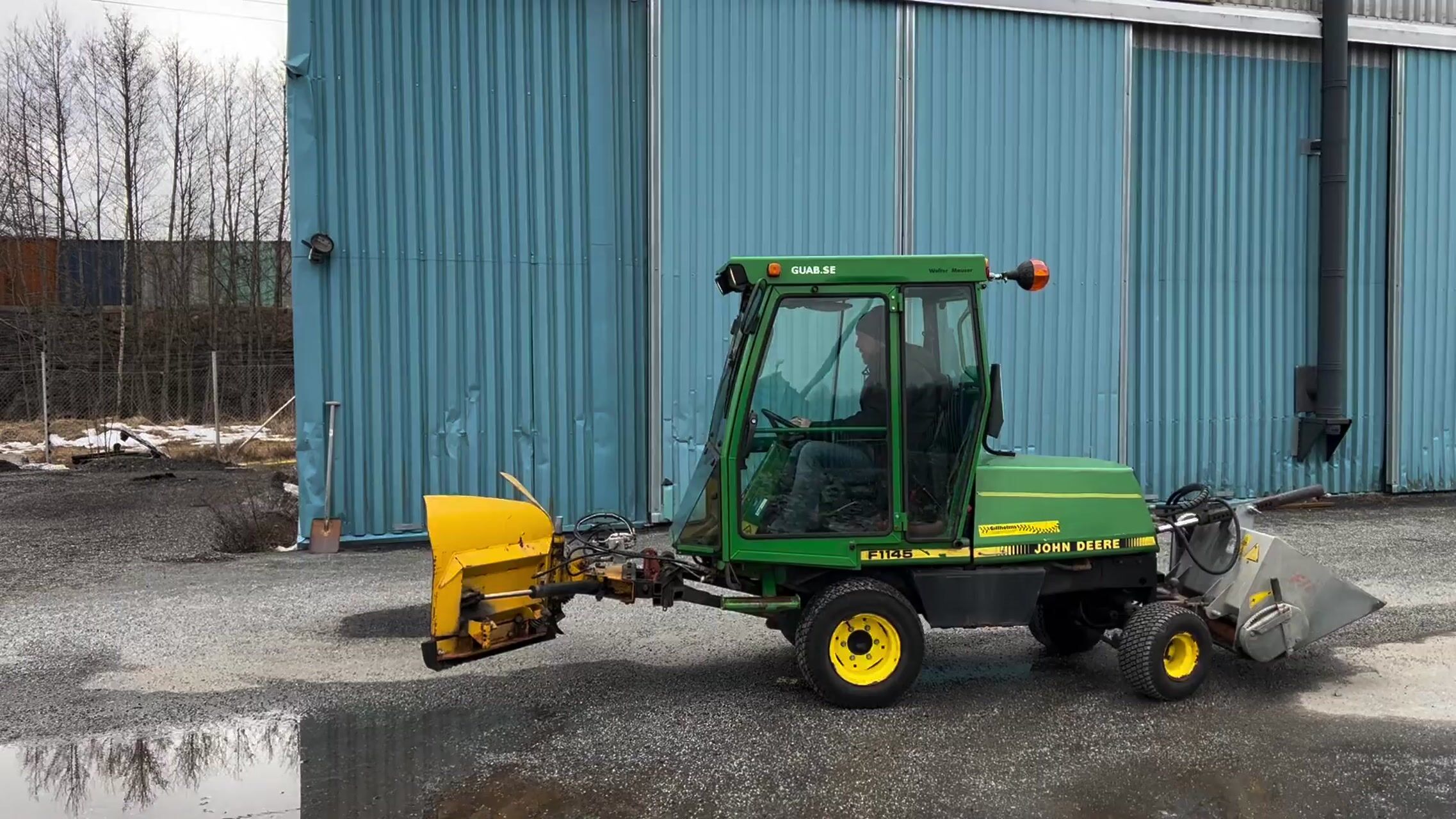 Redskapsbärare John Deere F1145 -1999 | Vikplog | Sandspridare