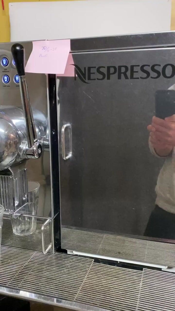 Kaffemaskin / Espressomaskin NESPRESSO Aguila 220 PRO