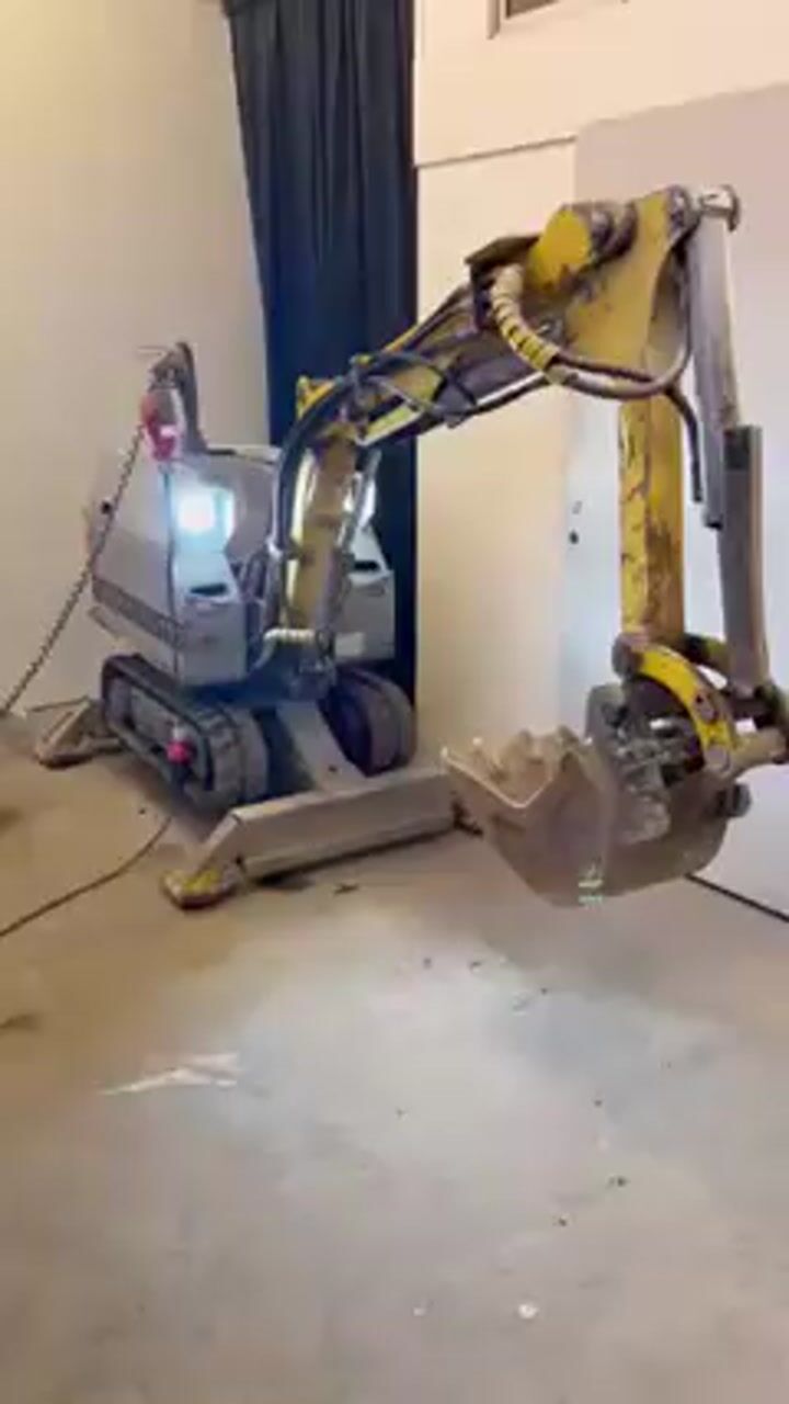 Rivningsrobot, BROKK BM 110