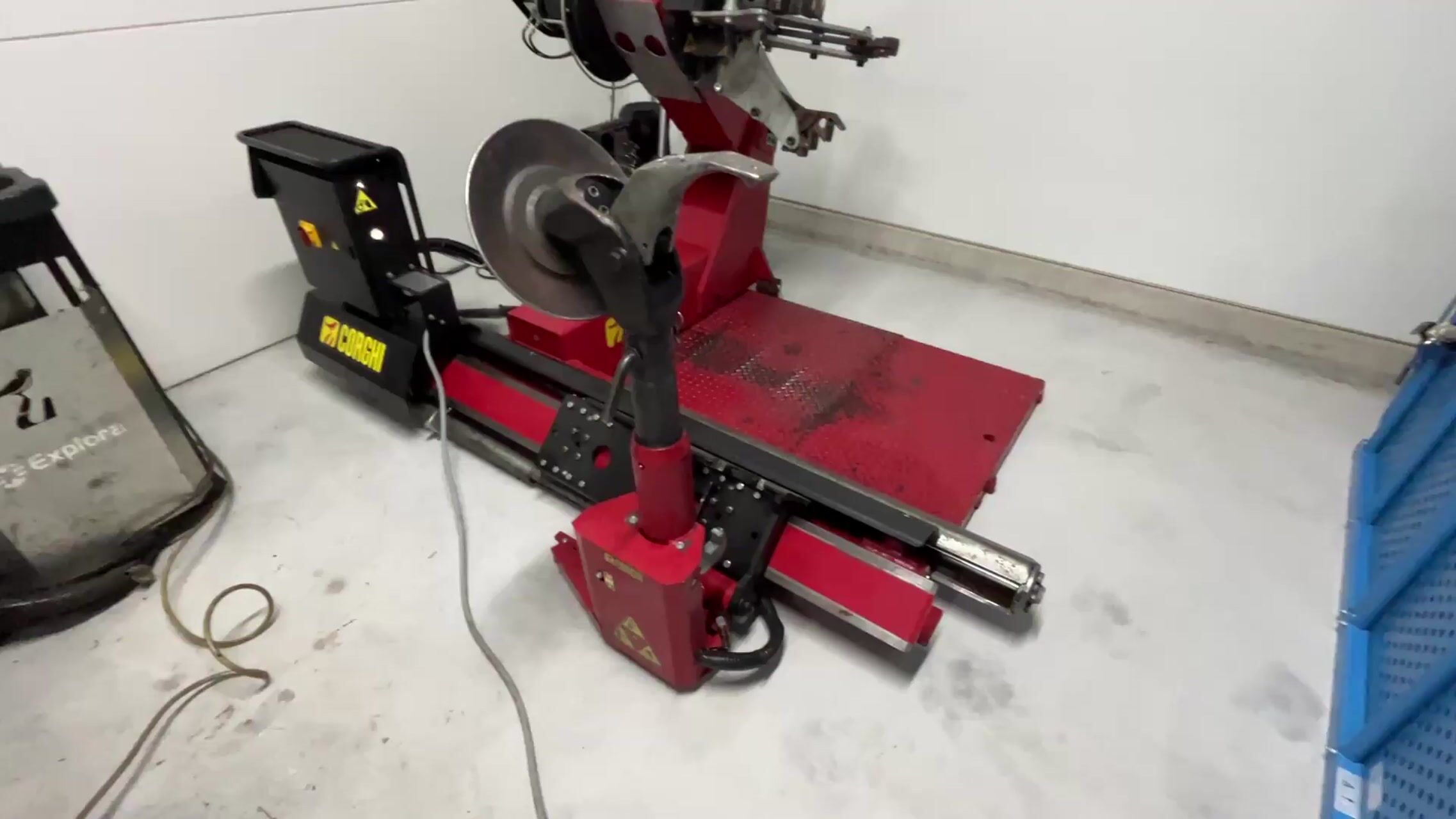 1 st. Corghi HD1400 Automatic – Heavy-Duty däckmonteringsmaskin