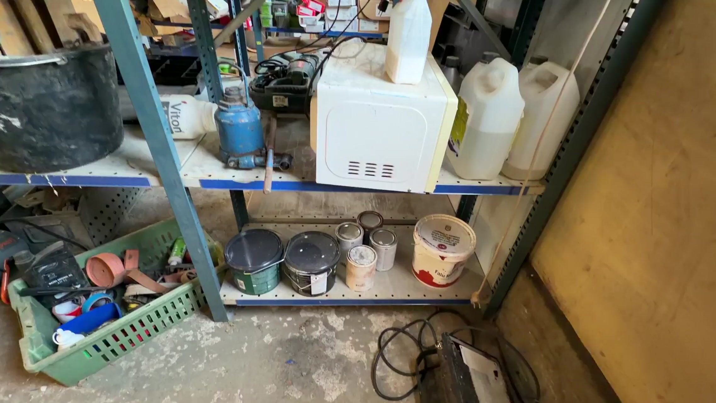 Maskiner, hyllor & förbrukningsmaterial