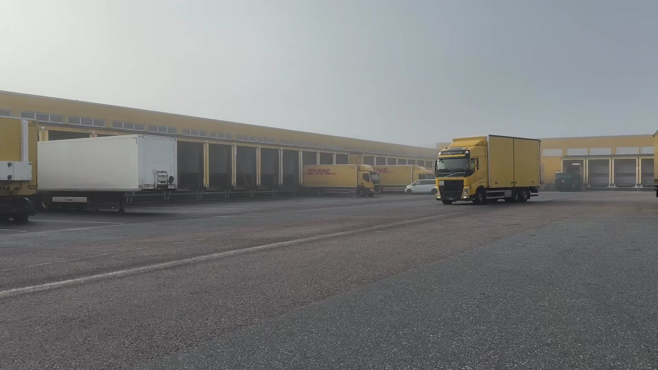 Volvo FH 6X2 Long-Haul Truck - 2019 | DIESEL | Low Mileage | Box Body from 2021