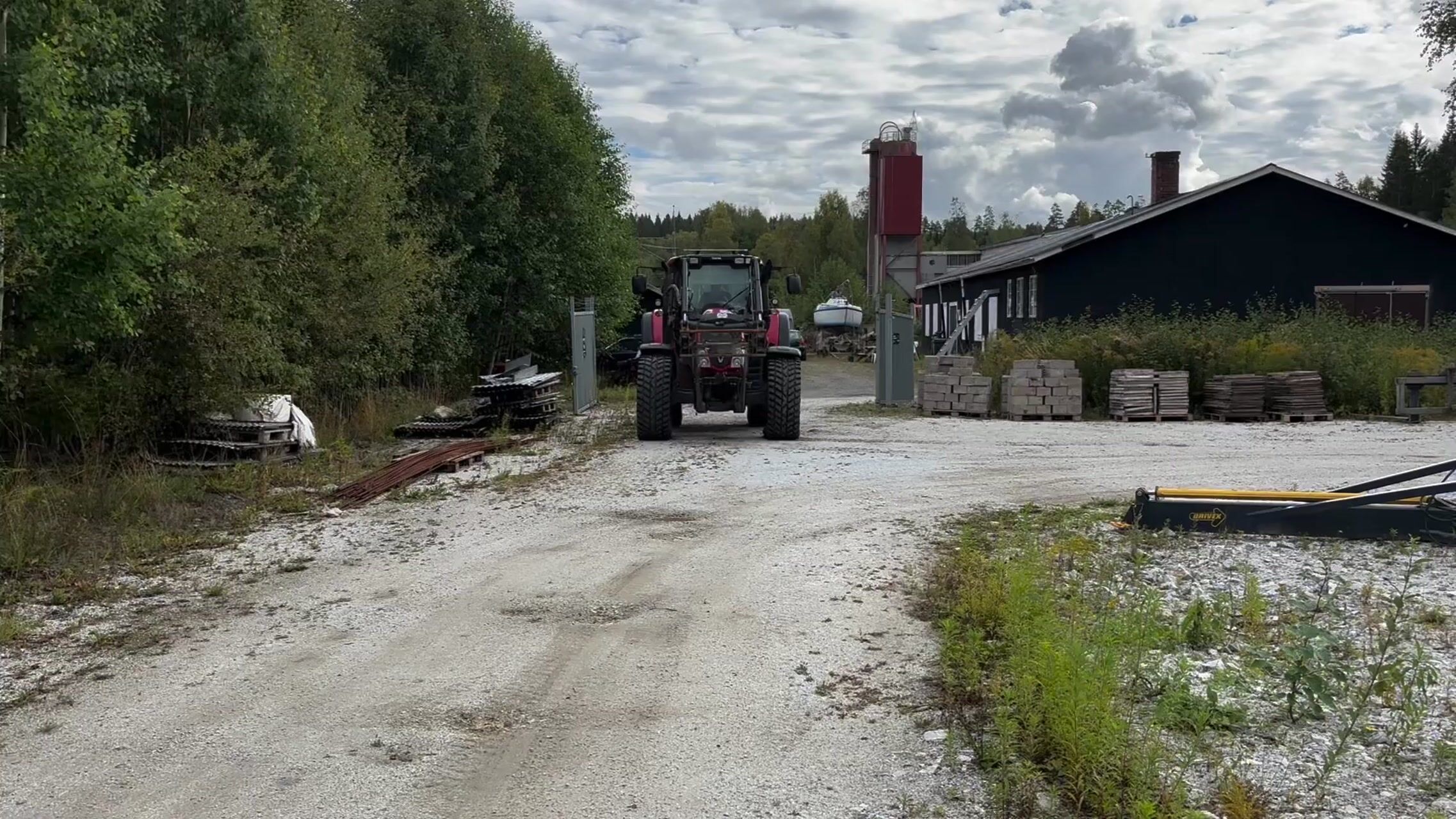 Valtra ELP756 T163 Tractor with Loader