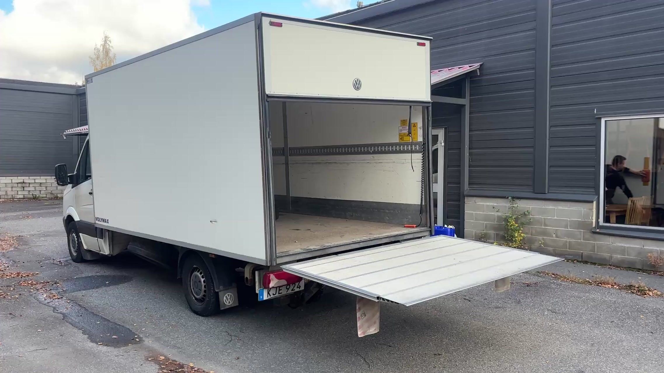 Transportbil Volkswagen Crafter, skåpbil, bakgavellyft