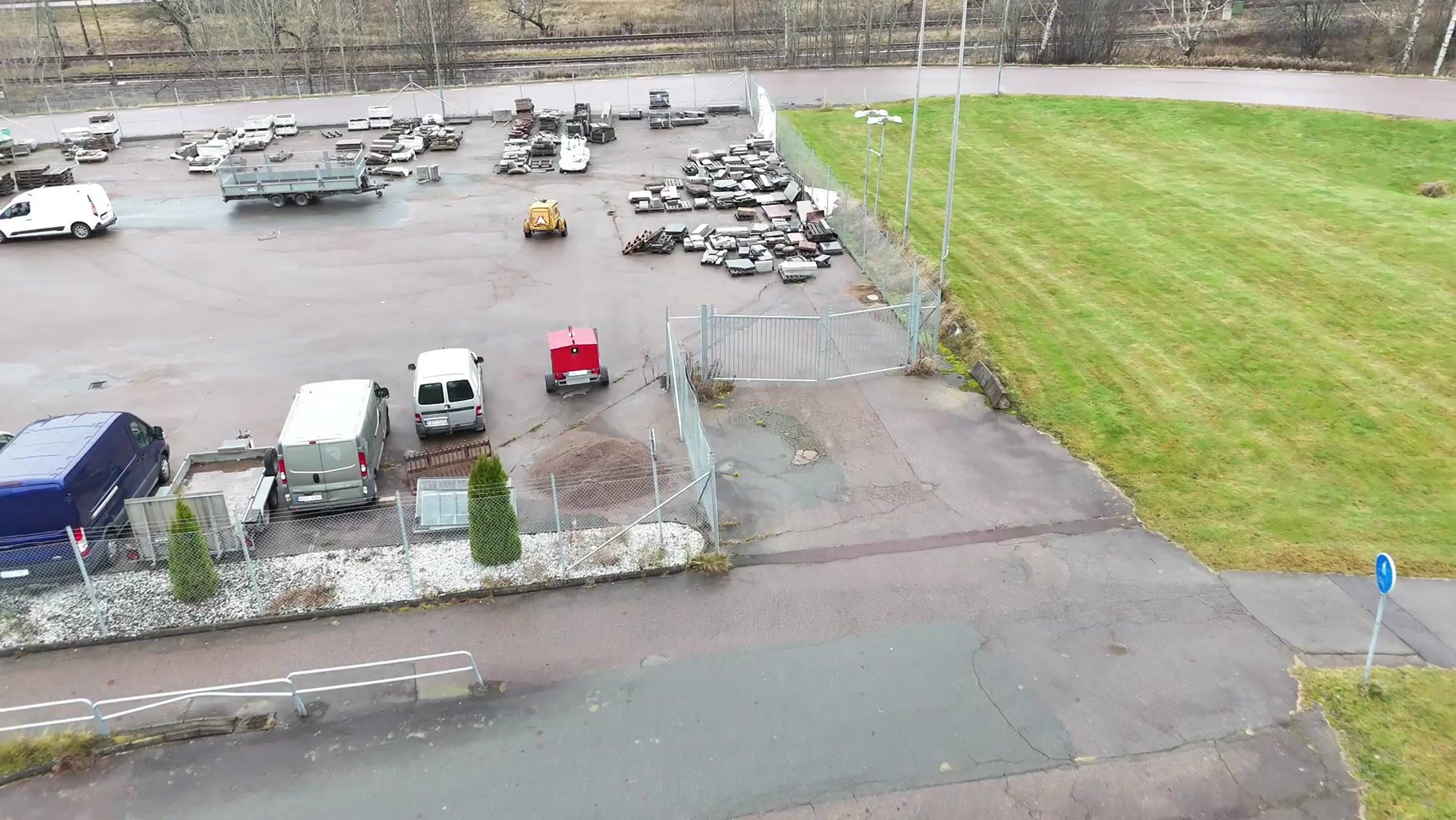 Stort parti marksten, skiffer, gatsten, gravstensmaterial etc.