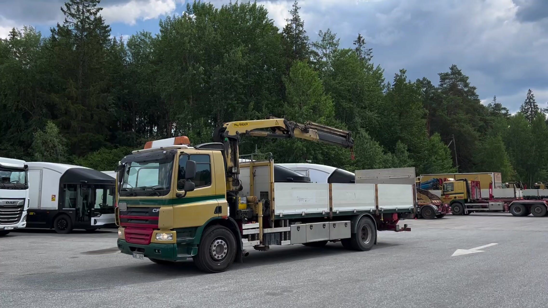 Kranbil DAF CF FA 75310U -2013 | Bakgavellyft | Palfinger | Nybesiktigad